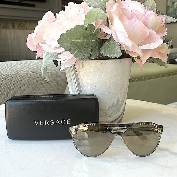 😎NIB Versace sunglasses - Picture 3 of 13